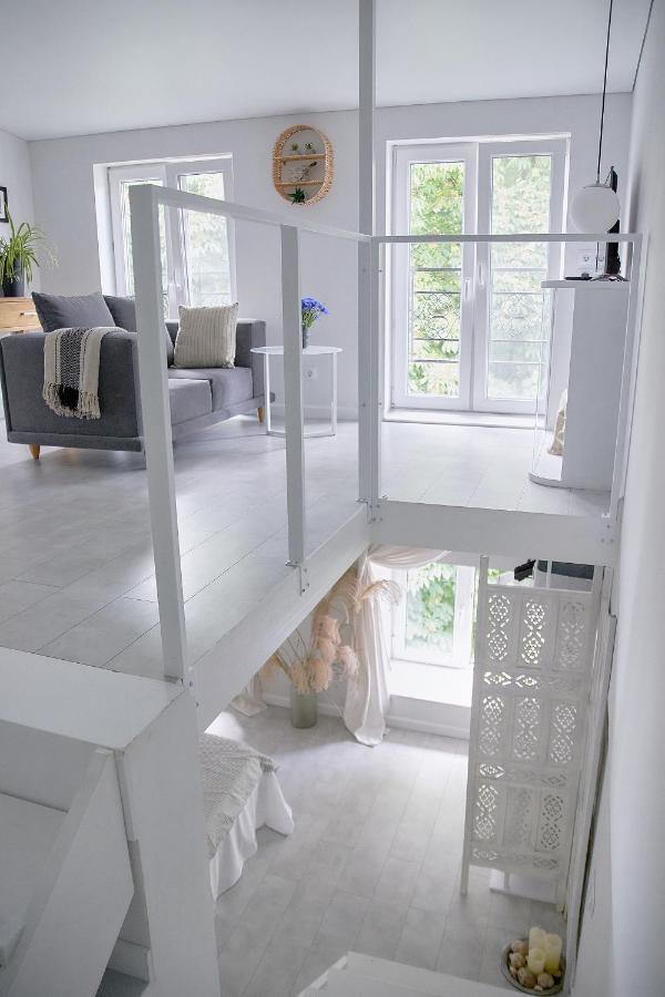 White Door Apartments Heart Of Odessa 4 Zewnętrze zdjęcie