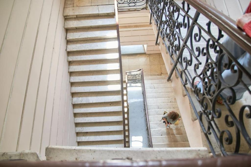White Door Apartments Heart Of Odessa 4 Zewnętrze zdjęcie