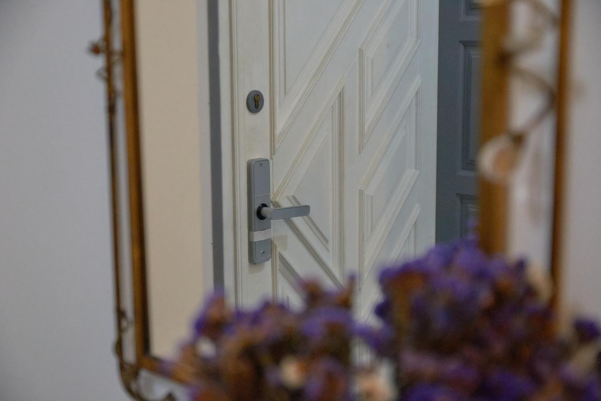 White Door Apartments Heart Of Odessa 4 Zewnętrze zdjęcie
