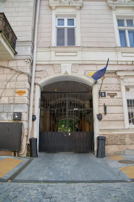 White Door Apartments Heart Of Odessa 4 Zewnętrze zdjęcie