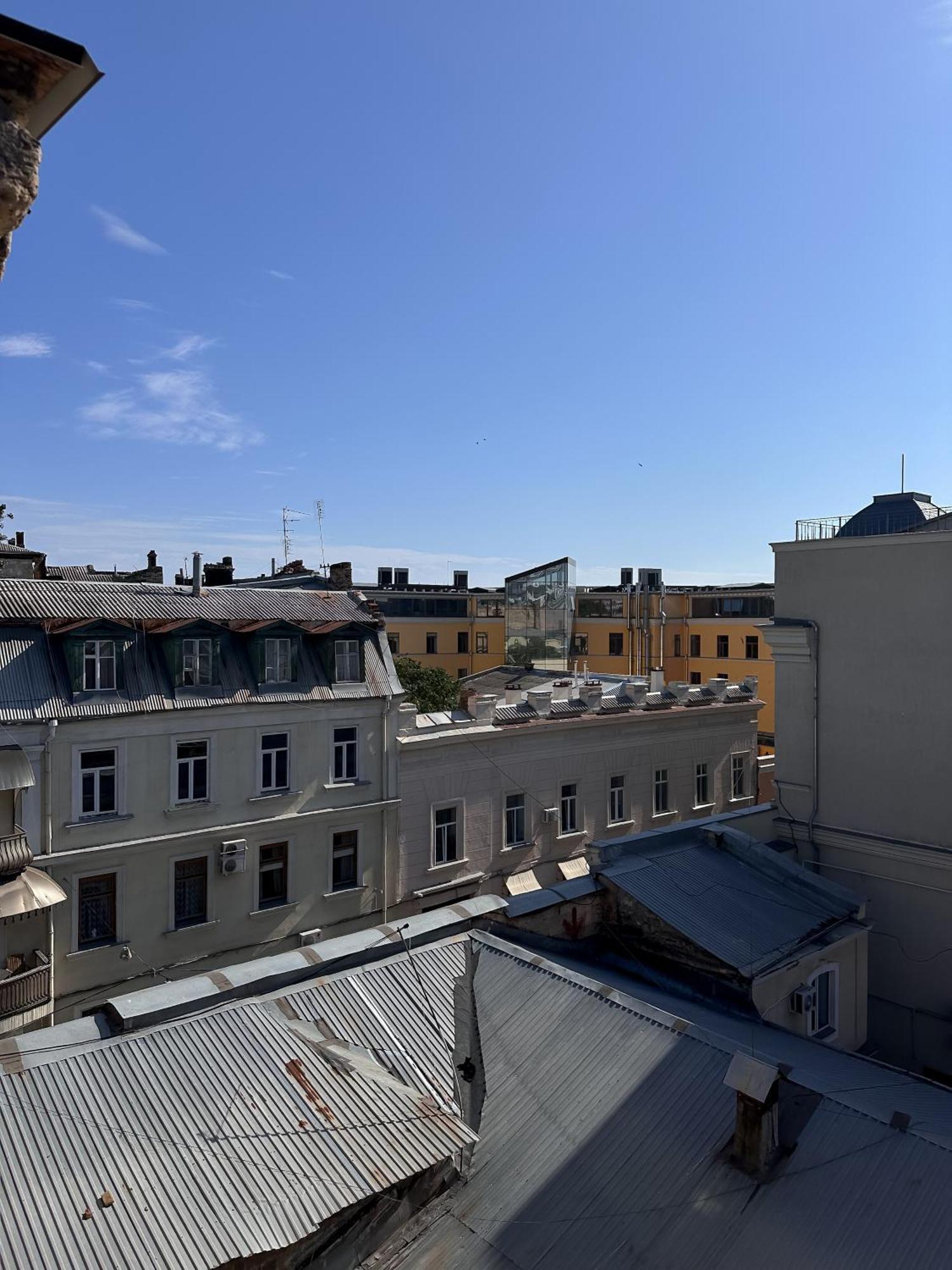 White Door Apartments Heart Of Odessa 4 Zewnętrze zdjęcie